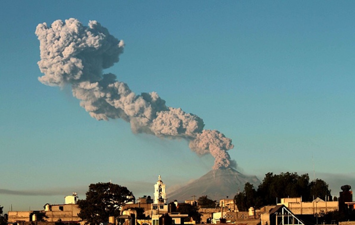 Mexicos Popocatepetl Volcano Spews Ash Lava After Alert Level Raised