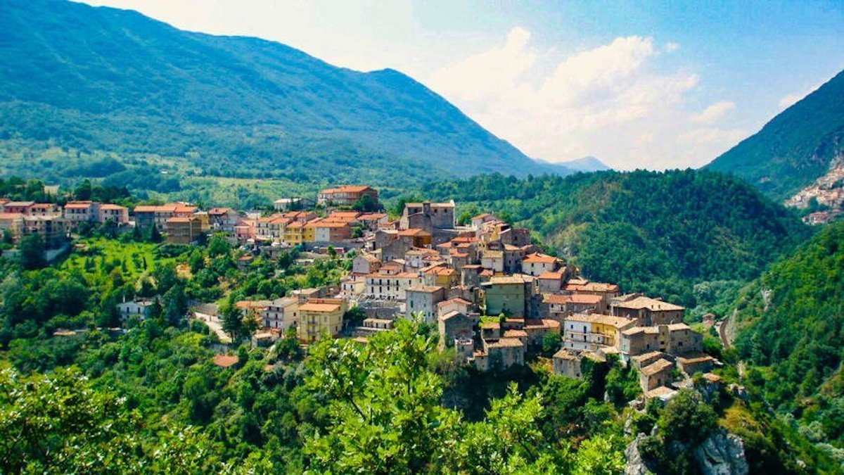 these-italian-towns-in-molise-will-pay-you-27-000-to-move-there