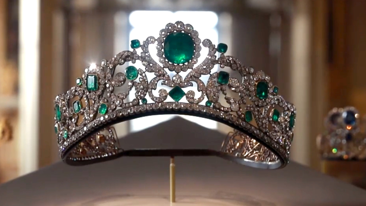 Where Are The French Crown Jewels In The Louvre