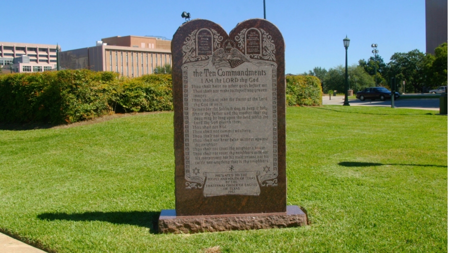 Ten-Commandments-stone-900x506.jpg