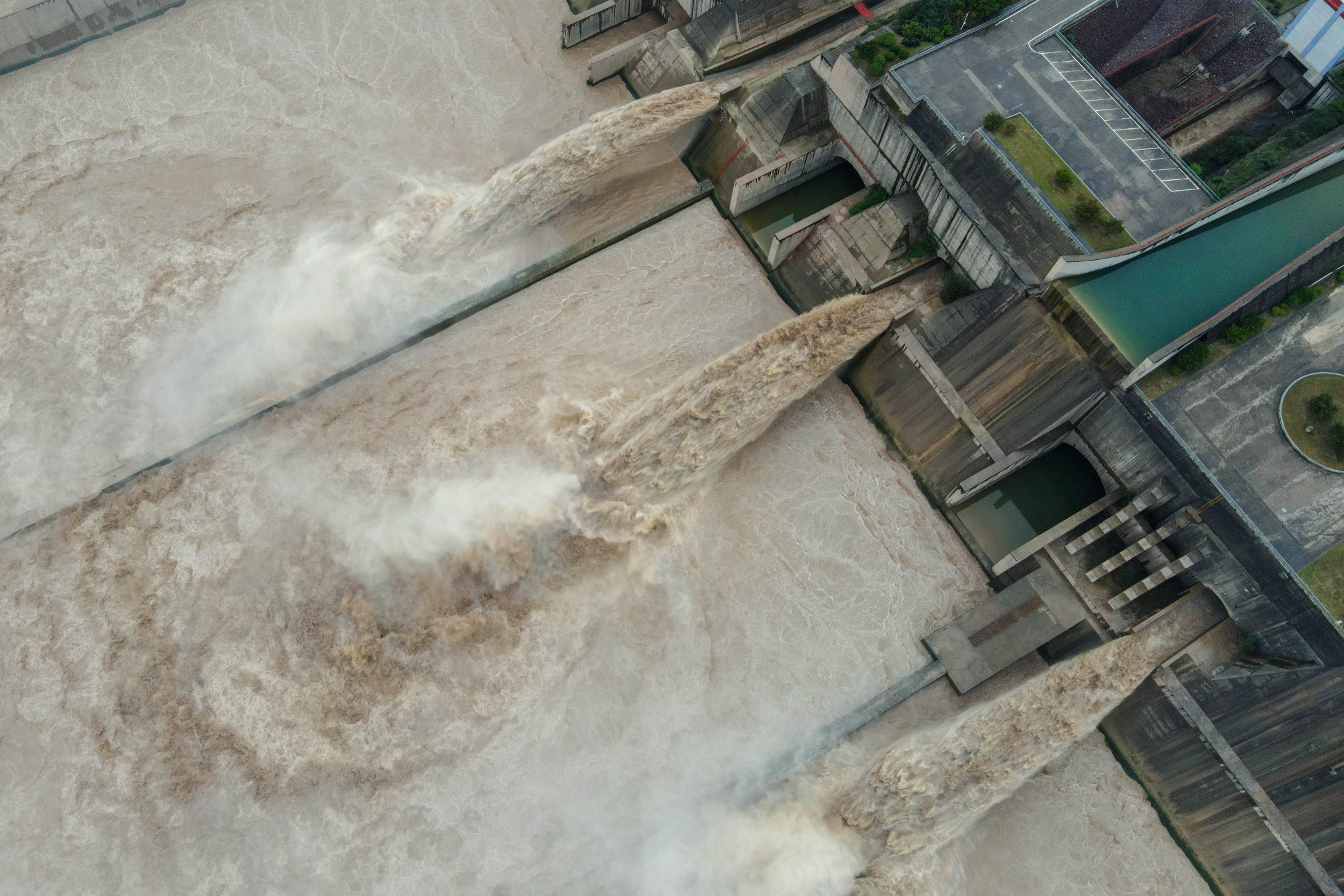 Cracks and Structure Problems in Three Gorges Dam; Xi Sends Veiled